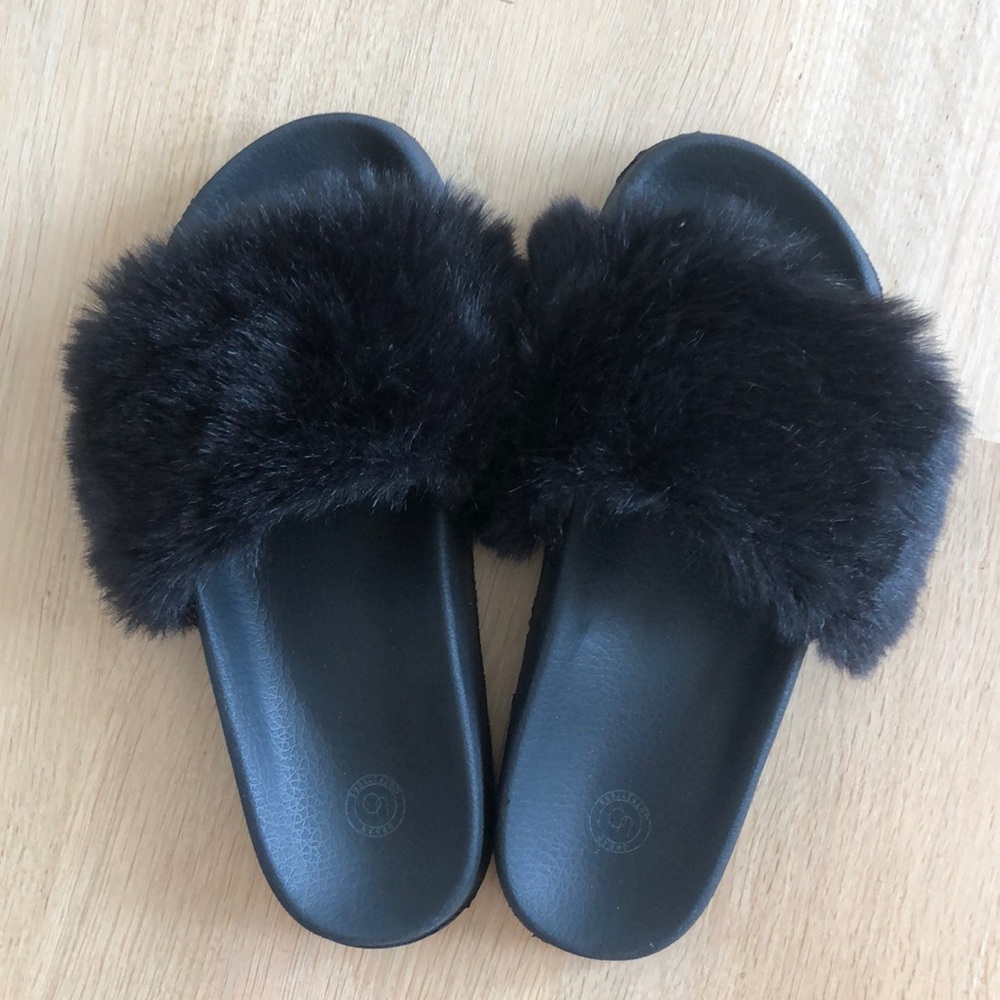 Black Fluffy slide sandals